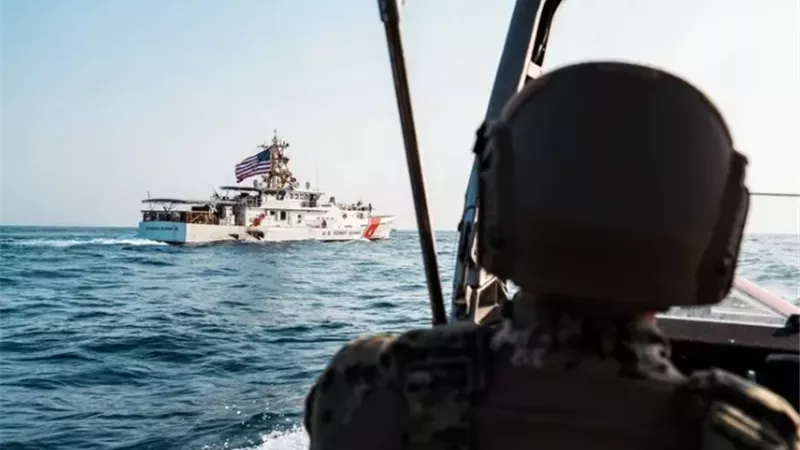 البحرية الأمريكية تعلن بدء تنفيذ الحصار البحري على إيران غدًا