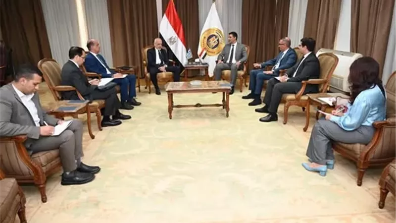 هاشم: مصر مركز إقليمي للتصنيع.. وندعو الشركات اليونانية للاستثمار