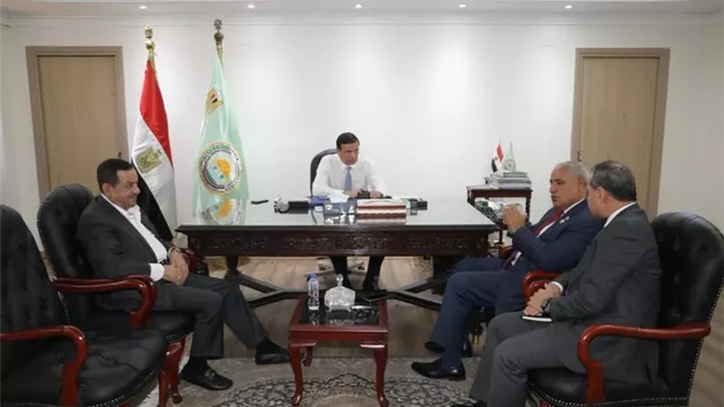 وزير الزراعة يبحث مع 