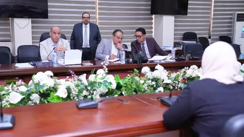 وزير العمل يختتم مقابلات المتقدمين لـ46 وظيفة قيادية