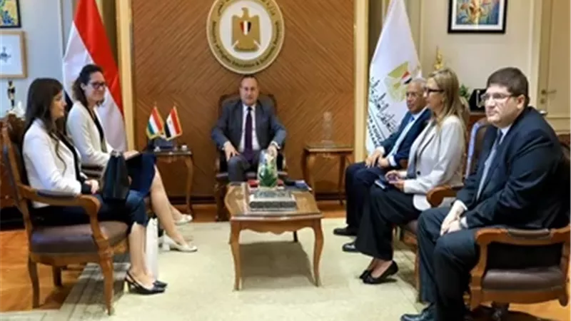 وزير التعليم العالي يبحث مع سفيرة المجر تعزيز الشراكة العلمية