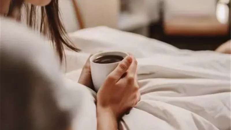 هل تبدأ يومك بالقهوة؟.. نصائح لتجنب آثارها الجانبية