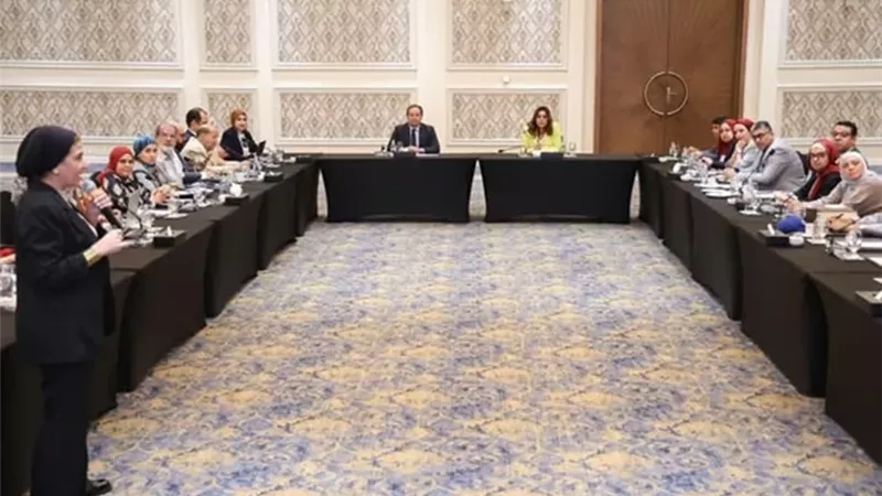منال عوض تستعرض مشروعات المرحلة التاسعة للبيئة
