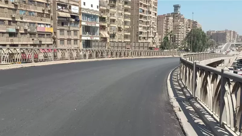 محافظ الجيزة يتابع أعمال تطوير ورصف ورفع كفاءة كوبري أرض اللواء