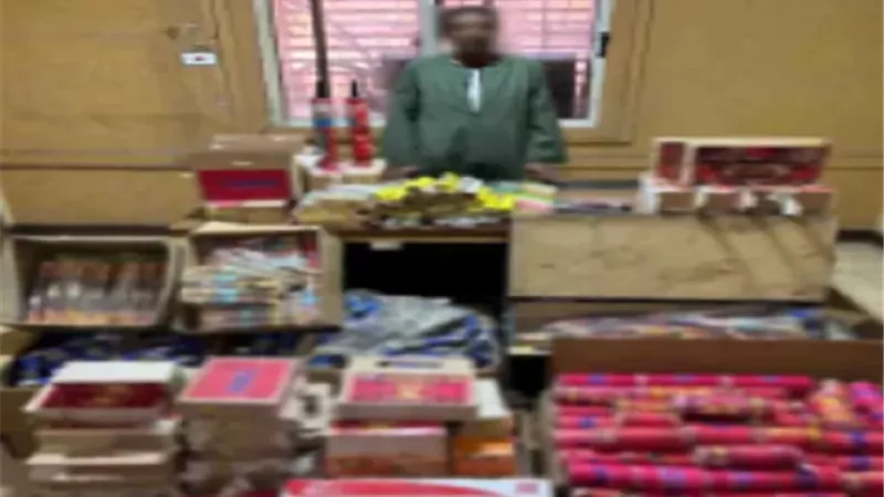 الأمن يضبط مروج ألعاب نارية عبر مواقع التواصل الاجتماعي بأسوان