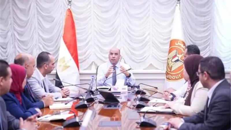 وزير العمل يتابع الاستعدادات النهائية لإطلاق 