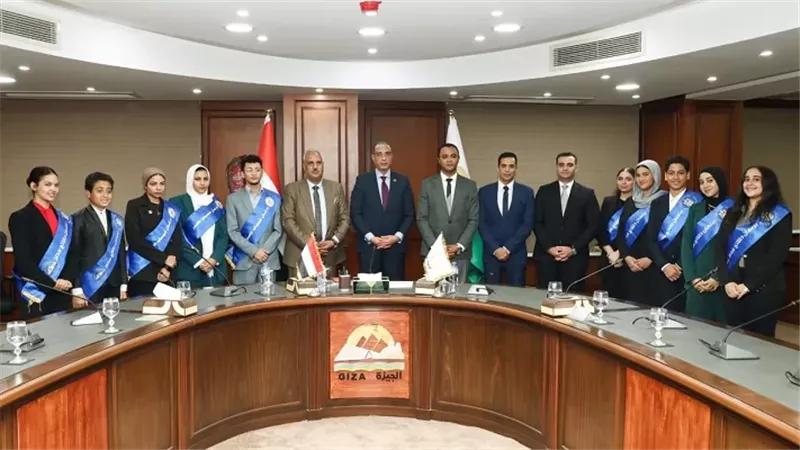 محافظ الجيزة يستقبل وفدًا من برلمان الشيوخ والشباب والطلائع