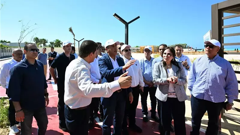 رئيس الوزراء يتفقد مشروع الممشى السياحي الرابط بين مارينا 5 و7