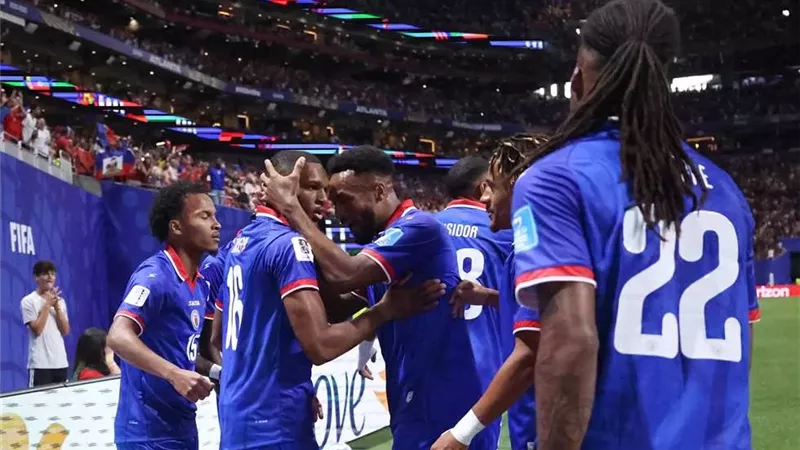 منتخب هايتى يعلن إقالة مدربه الفرنسى سيباستيان مينيه