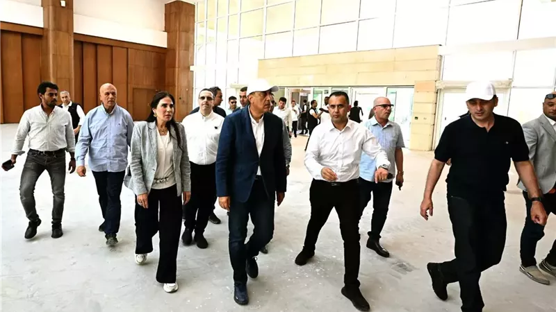 مدبولي يتفقد مركز المؤتمرات والمعارض الدولي بالمدينة التراثية