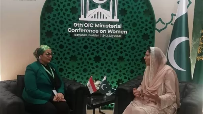 المستشارة أمل عمار تلتقي الوزيرة الفيدرالية للتعليم في باكستان