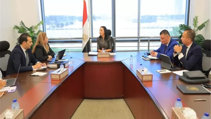 وزيرة التضامن تتابع الخطة التنفيذية لصندوق دعم الصناعات الريفية
