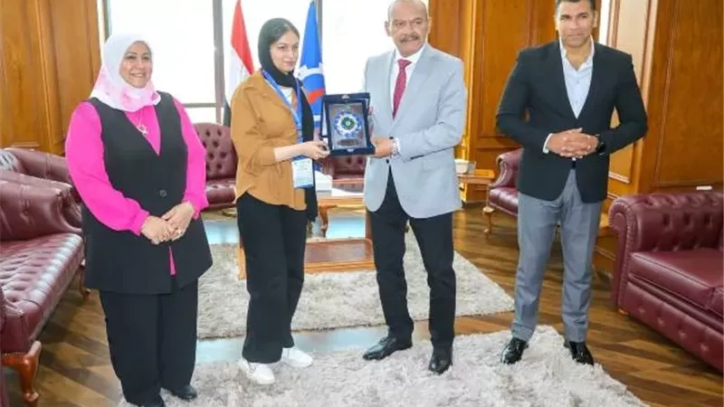 محافظ السويس يكرم أوائل الجمهورية بالتعليم الفني