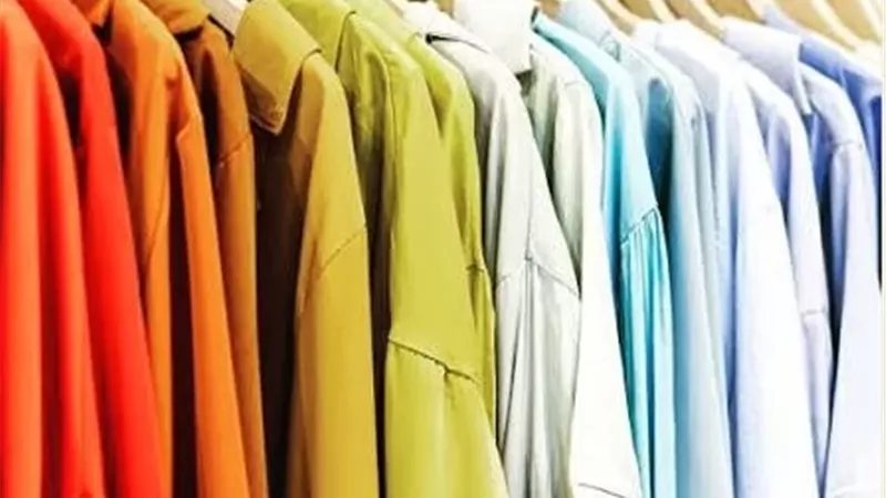 أفضل ألوان الملابس لمواجهة حرارة الصيف والحفاظ على الراحة
