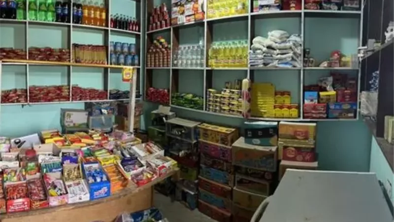 بعد سداد الإيجار .. الأمل في بضاعة جديدة