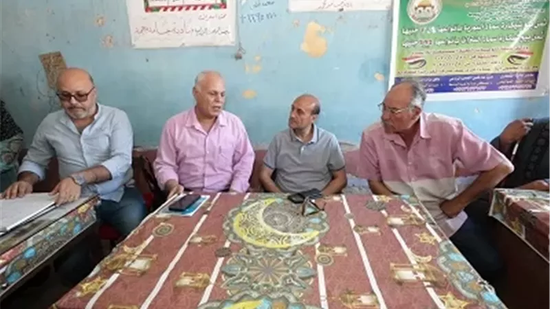 محافظ أسيوط يتفقد الجمعية الزراعية بقرية بني فيز ويتابع انتظام صر