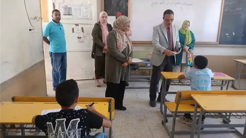 الوكيل الثقافي لمنطقة المنيا الأزهرية يتابع انطلاق امتحانات
