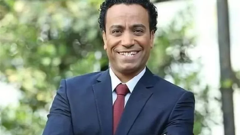 سامح حسين يروج لمسرحية 