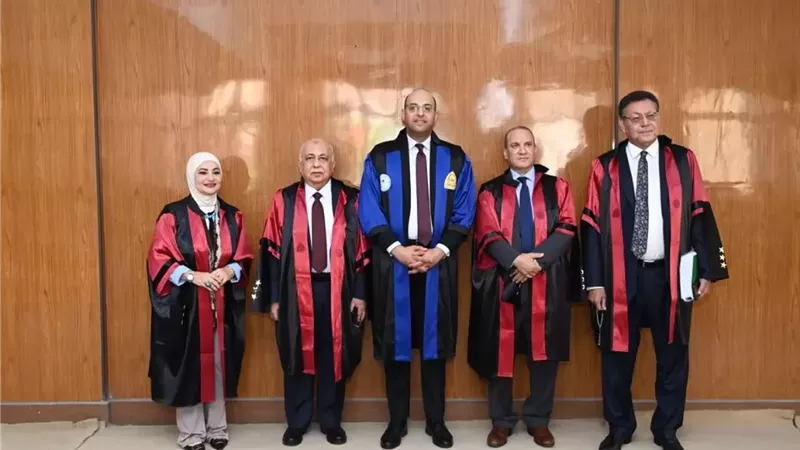 رسالة دكتوراه عن الدبلوماسية الشبابية وانعكاساتها على مكانة الدولة .. صور