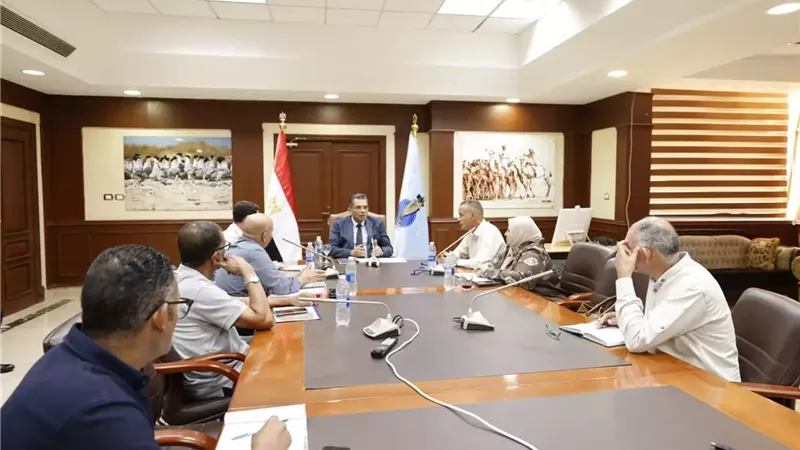 محافظ البحر الأحمر يوجه بسرعة إيجاد حلول لمعوقات العمل بوادي دارا