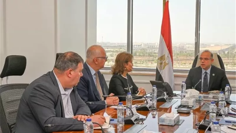 وزير الاستثمار يبحث مع قيادات بنك أوف نيويورك تعزيز التعاون