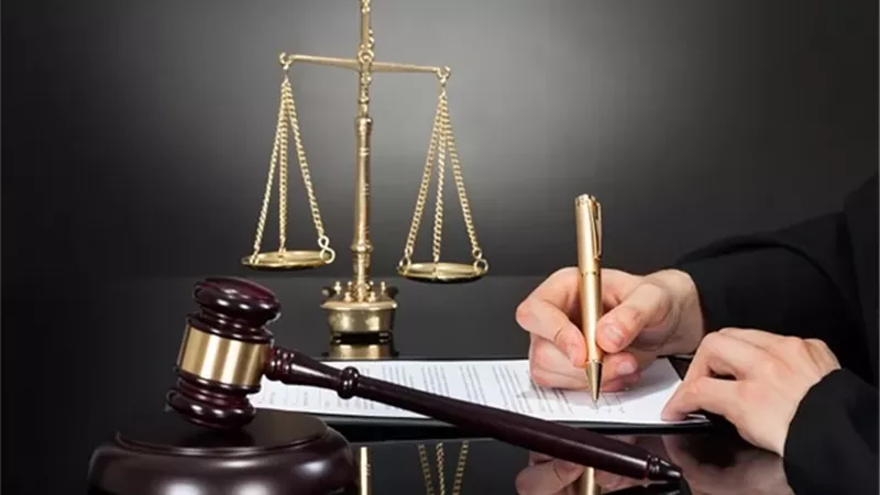 أحكام بالحبس لمدة إجمالية تصل إلى عشر سنوات في نزاع على ميراث تتجاوز قيمته 283 مليون دولار