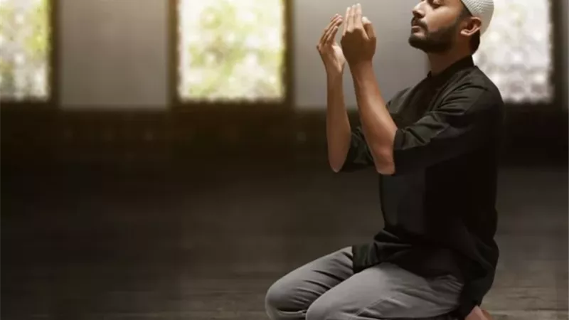 هل الدعاء بالشفاء يتعارض مع الرضا بقضاء الله؟