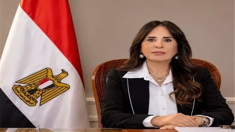 وزيرة الإسكان تتابع موقف عدد من المشروعات وملفات العمل بمدينة الع
