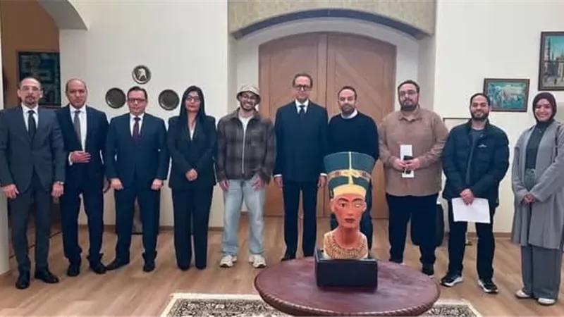سفيرنا في أستراليا يلتقي مجموعة من الطلاب