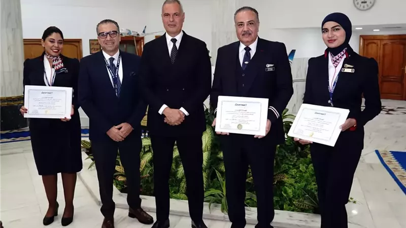 رئيس الشركة القابضةيكرم الطبيبة مروةصلاح تقديرًا لموقفها الإنسانى