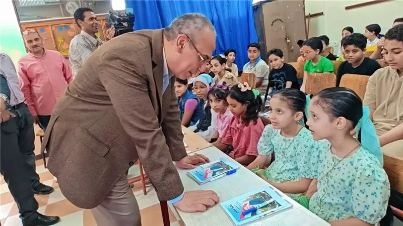 مدير إدارة شرق شبرا الخيمة التعليمية يطلق مبادرة 