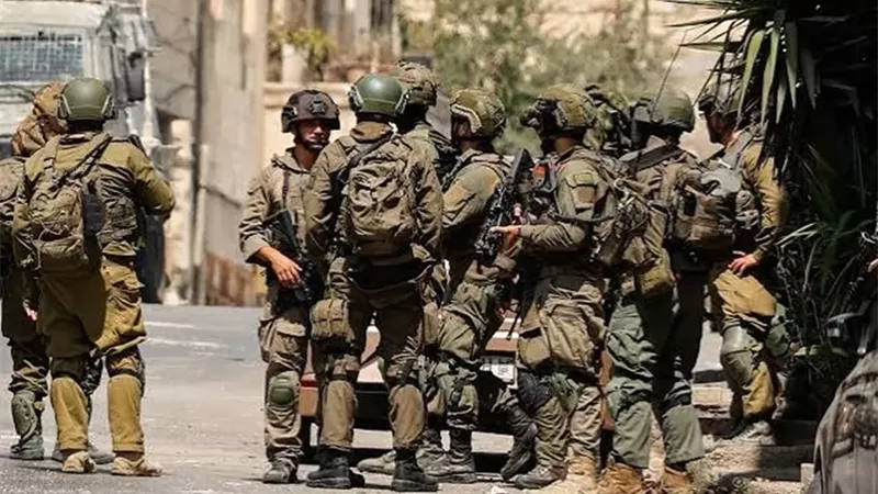 الاحتلال الاسرائيلي يداهم مناطق بالضفة ويعتقل 3 فلسطنيين