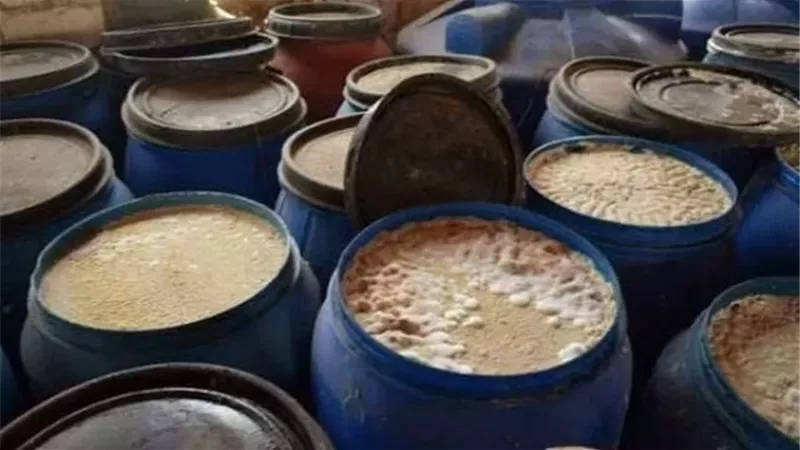 ضبط طن مخللات منتهية الصلاحية في حملات بالغربية