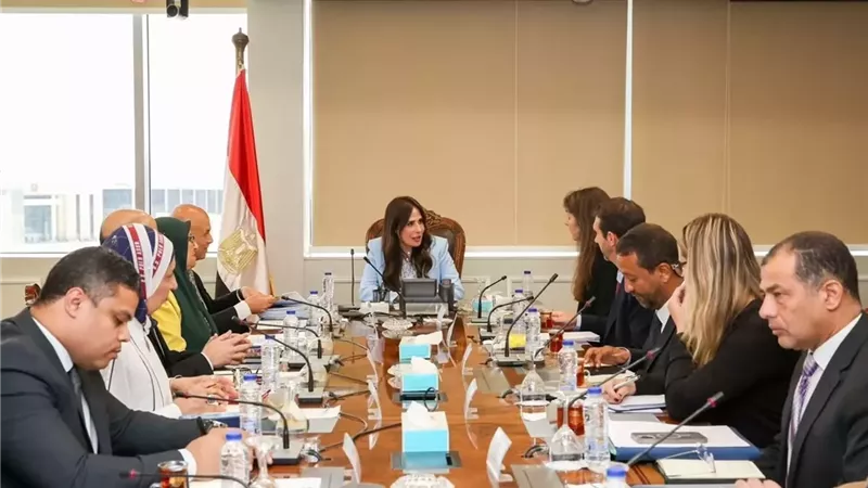 وزيرة الإسكان تبحث مع الوكالة الفرنسية للتنمية تعزيز التعاون في مشروعات المياه