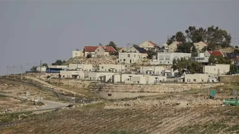 وزير خارجية فرنسا يطالب بوقف استيراد منتجات المستوطنات الإسرائيلية