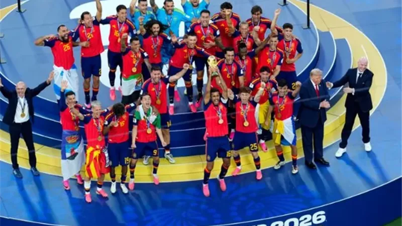 ليس بينهم محمد صلاح ولامين جمال.. التشكيلة المثالية لكأس العالم