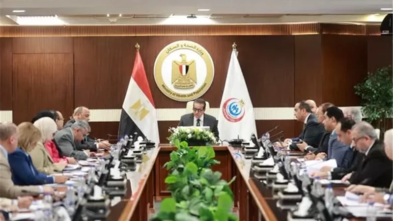 وزير الصحة يتابع مستجدات التشغيل التجريبي لمنظومة التأمين بالمنيا