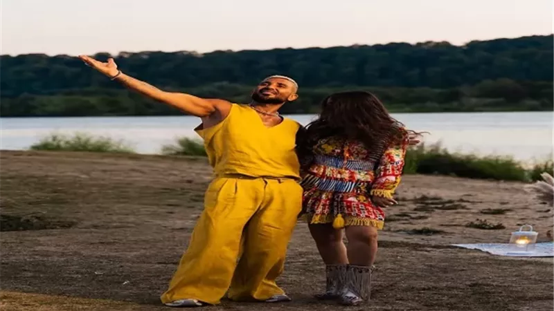 مفاجأة بالإسبانية.. احمد سعد يشوق جمهوره بـ 