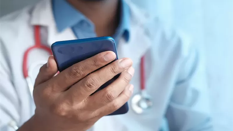 الهواتف المحمولة والسرطان.. ماذا تقول أحدث الأدلة العلمية؟
