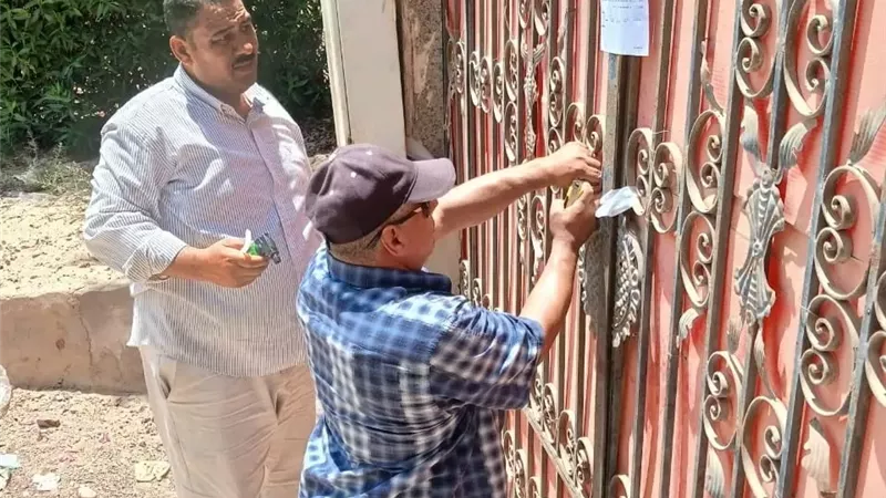 غلق وتشميع 8 وحدات مخالفة للنشاط بالشيخ زايد .. صور
