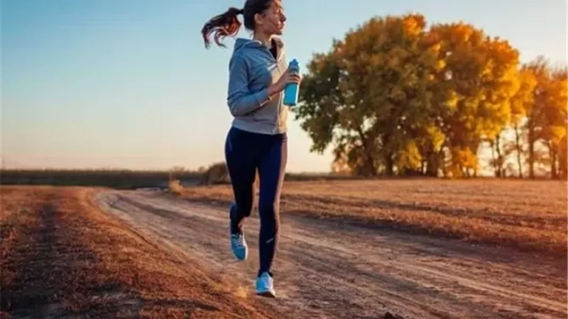 الرياضة على الريق .. بين تعزيز اللياقة والحاجة إلى الحذر