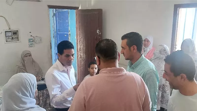 وكيل الصحة بالأقصر يتابع قافلة الصحة الإنجابية وتنظيم الأسرة