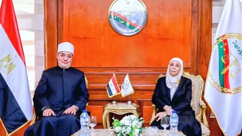 المفتي يهنئ رئيس هيئة النيابة الإدارية لتوليها منصبها رسميًّا