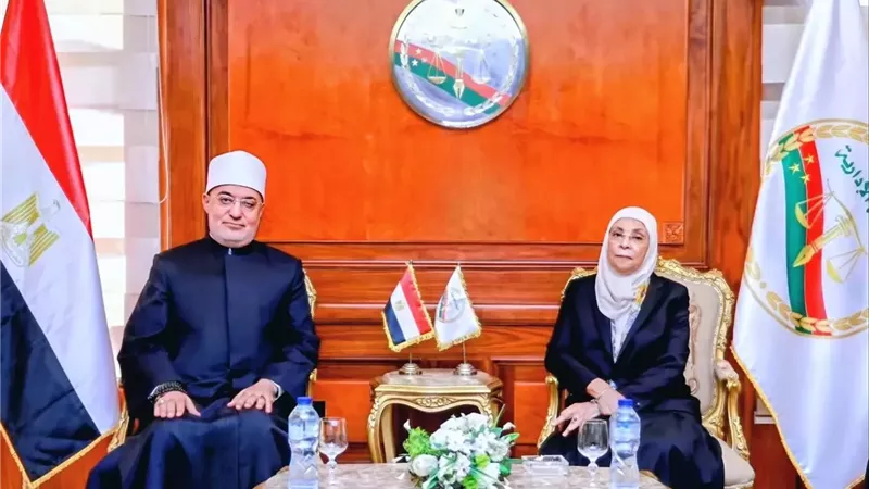 رئيسة النيابة الإدارية تستقبل مفتي الجمهورية للتهنئة بتوليها المنصب