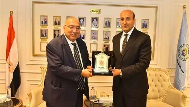 محافظ أسيوط يستقبل رئيس اللجنة الوطنية لمكافحة الهجرة غير الشرعية