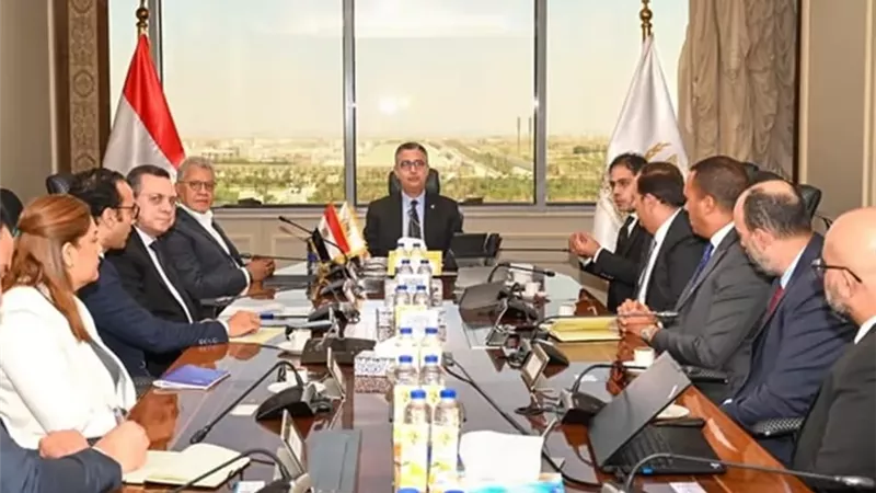 وزير التموين يناقش التحول الرقمي لمنافذ 
