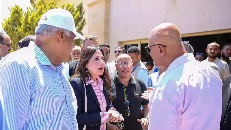 وزيرة الإسكان ومحافظ مطروح يبدآن جولة تفقدية بعدد من المشروعات بالمحافظة