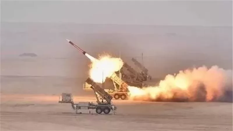 الجيش الكويتي: الدفاعات الجوية تتصدى حاليا لهجمات طائرات مسيرة معادية