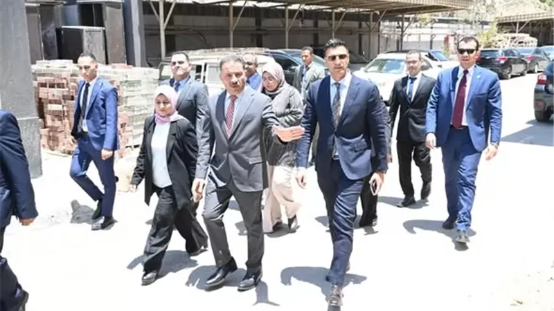 وزير الصناعة يتفقد مصلحة الرقابة الصناعية لمتابعة أعمال التطوير
