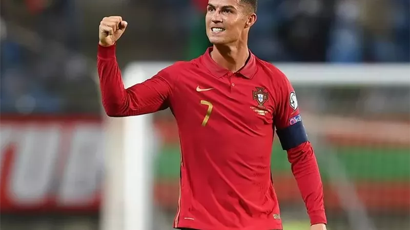 رونالدو يشعل الجدل بشأن التحكيم في كأس العالم.. ومجاملة ميسي